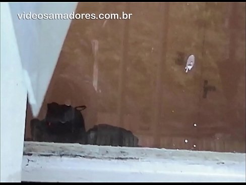 ❤️ Home cachondo mirando á súa moza con outro mozo, gravando un vídeo de carallo sen molestar á parella ️❌ Porno duro en % gl.hellporno-com.ru % ️❤